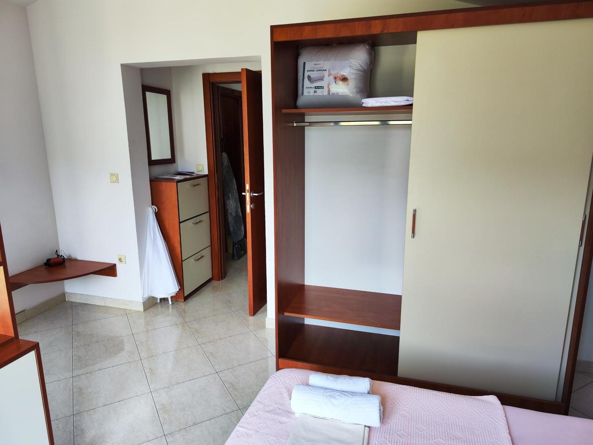 Glory Apartment *